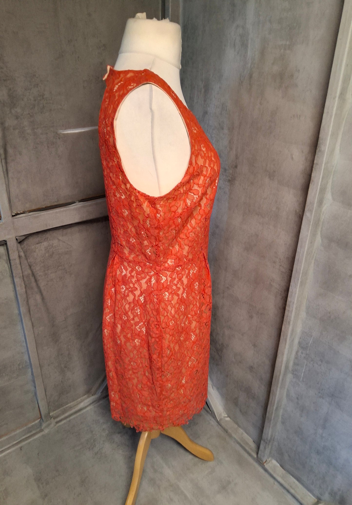Oasis Coral Lace Dress – Size 16 – Knee Length Fit 14/16 – Side Zip
