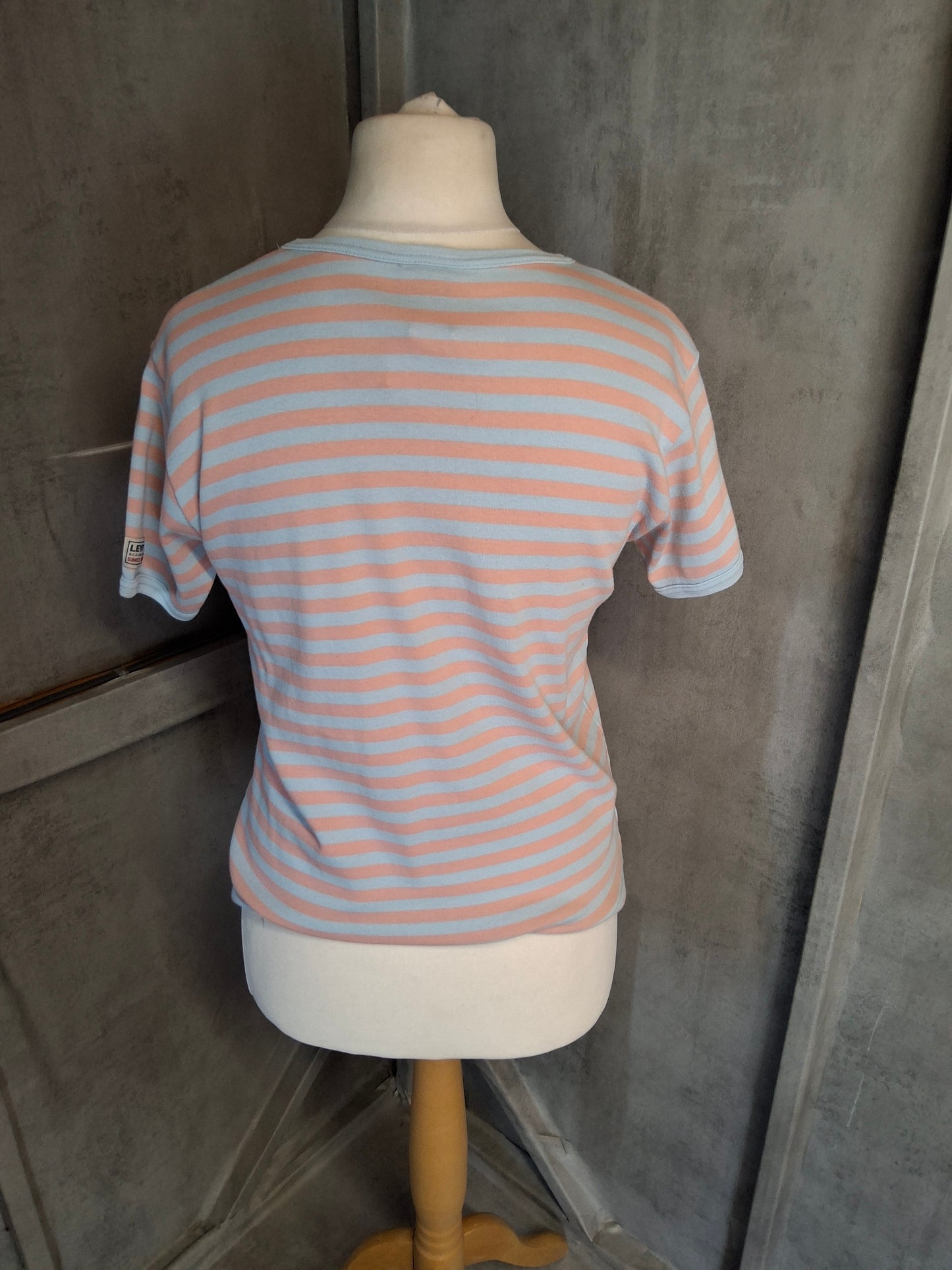 Levi’s Stripey Sass Tee – Size L (size 12/14) – Blue & Orange Vibes