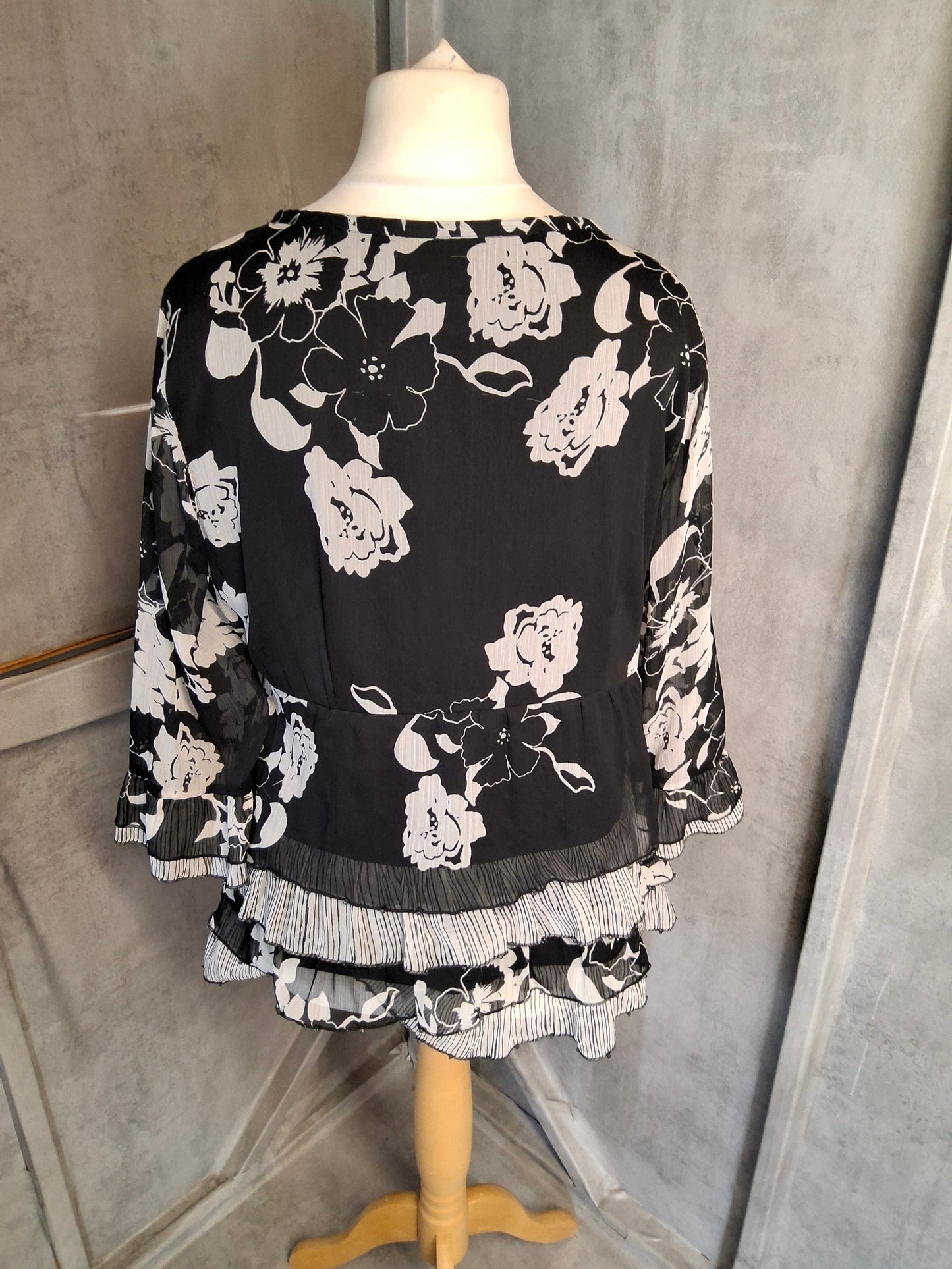 Per Una Black & White Floral Blouse β Size 16 β Sheer Sleeves & Frill Detail