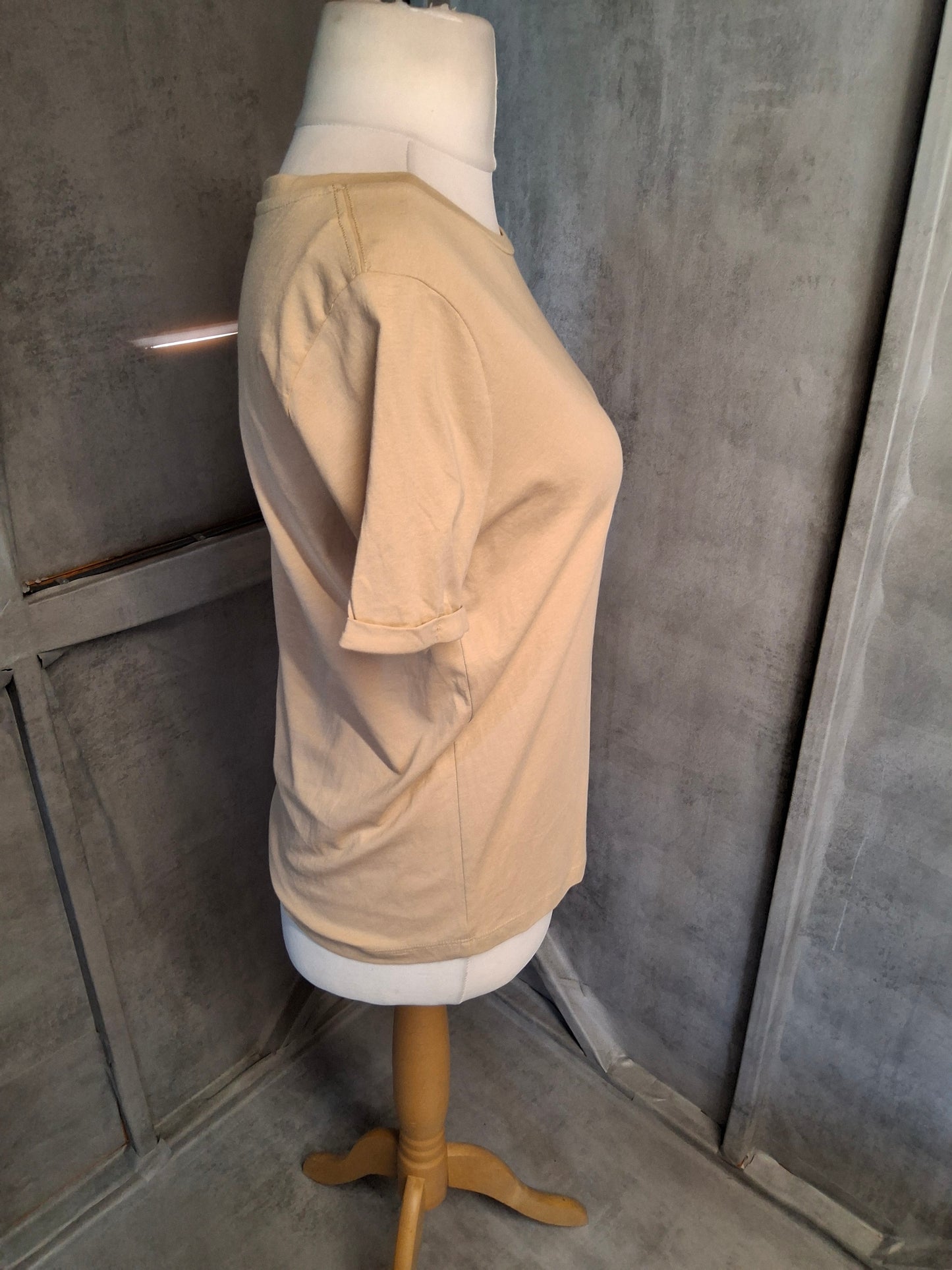 Tu Beige Short Sleeve T-Shirt – Size 10 – NWT