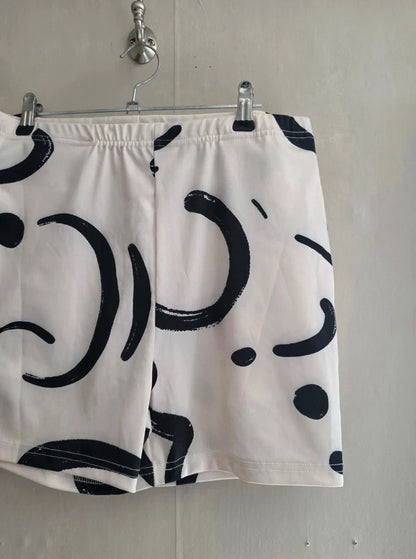 Unbranded Cream & Black Patterned High Waisted Stretchy Mini Shorts M Size 12-14