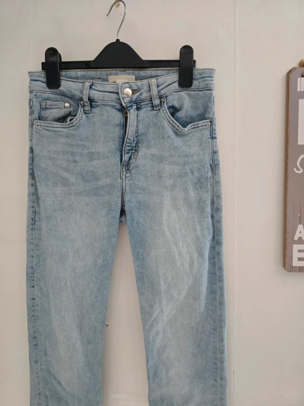 H&M Ladies Light Blue High-Waisted Slim Jeans Size 8