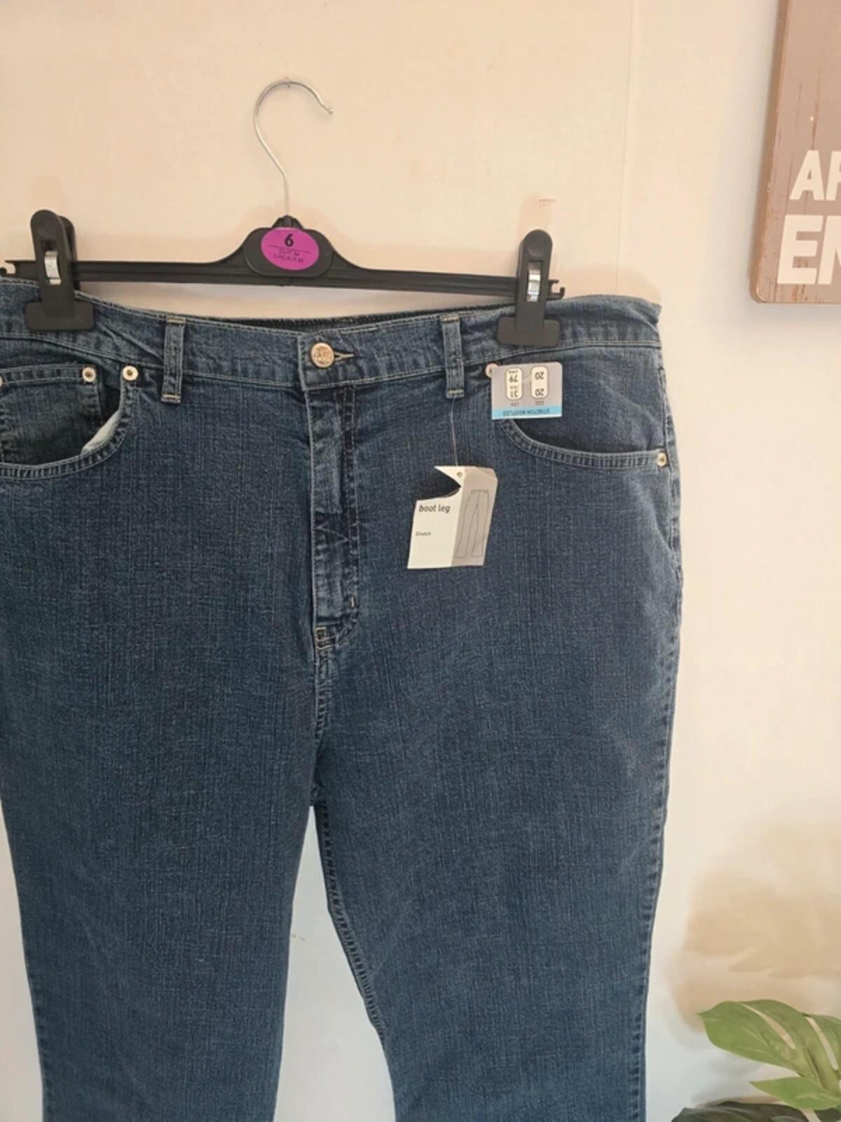NWT High-Waisted Blue Bootcut Stretch Jeans Size 20