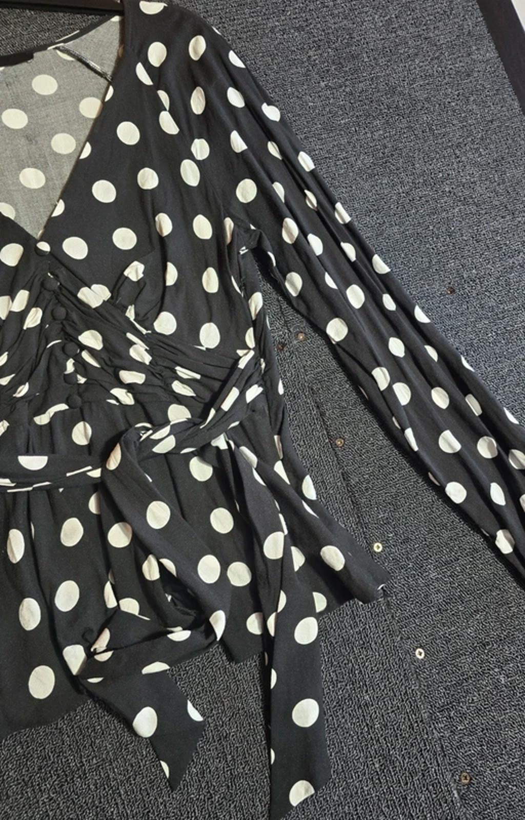 Very Black & White Polka Dot Top Size 12 Ruched V Neck Belted Long Sleeve