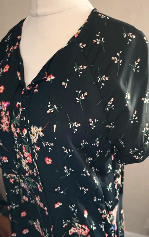 Phase Eight Black Floral Dress – UK Size 16 – Short Sleeves Pockets Smart Casual