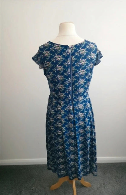Jumpo Blue Floral Fit & Flare Dress M/L Size 12-14 Short Sleeve Midi Dress