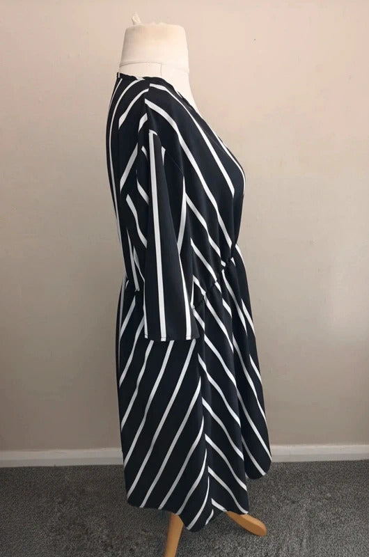 Curvzy Black & White Striped V-Neck Knee Length Dress Size 18
