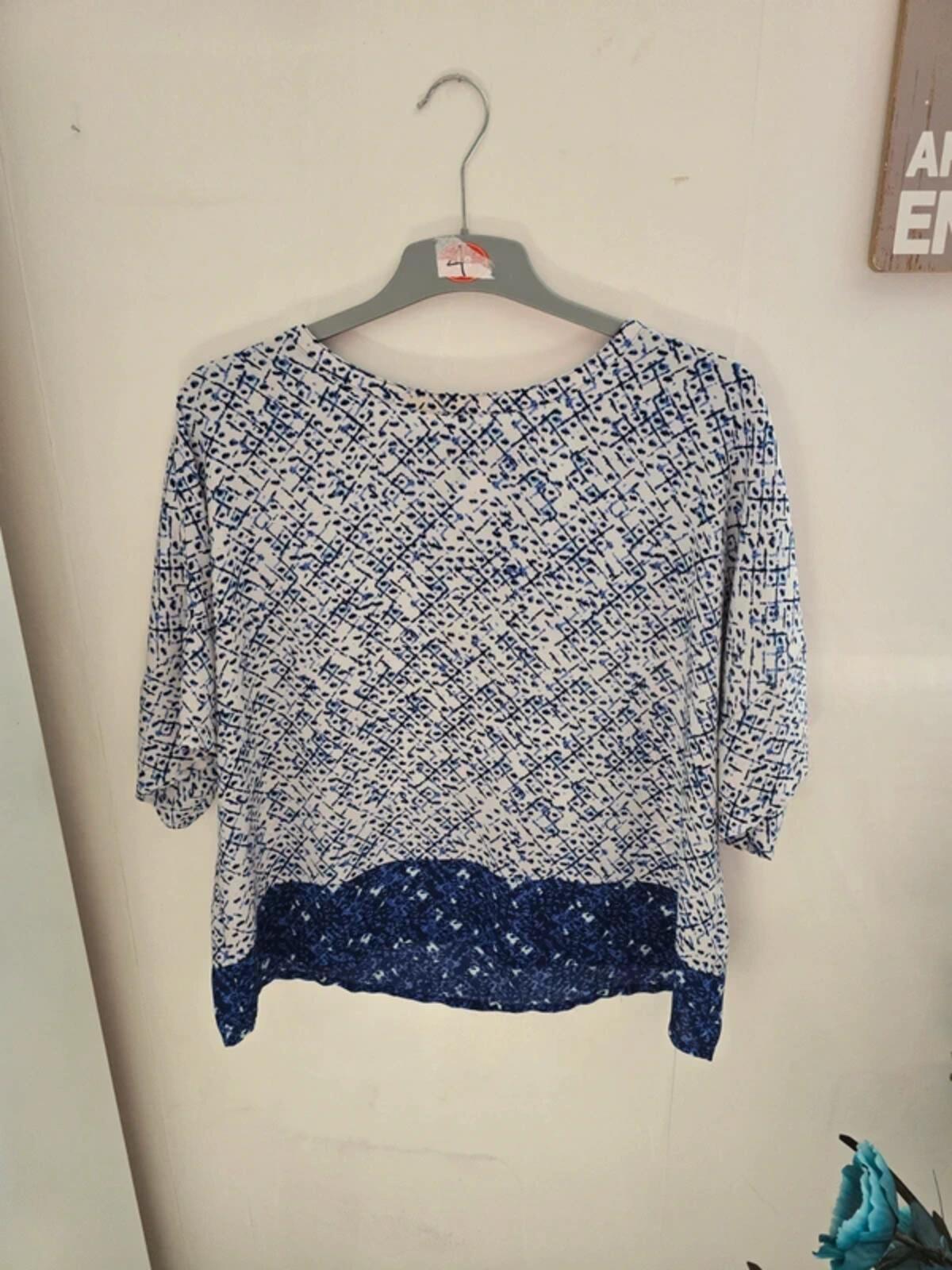 M&S Ladies Blue & White Patterned 3/4 Sleeve Top Size UK 20