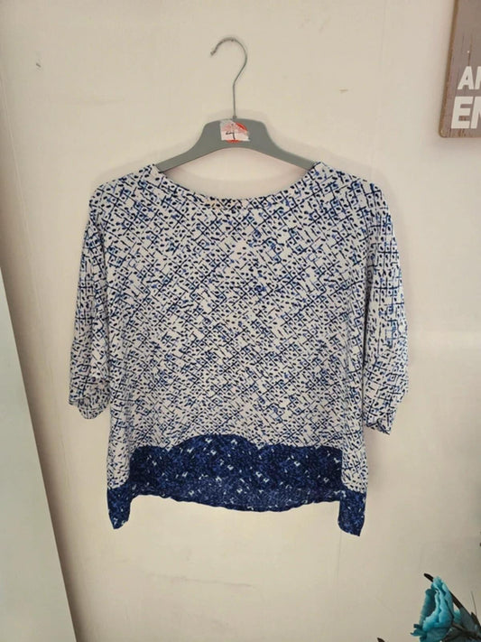 M&S Ladies Blue & White Patterned 3/4 Sleeve Top Size UK 20