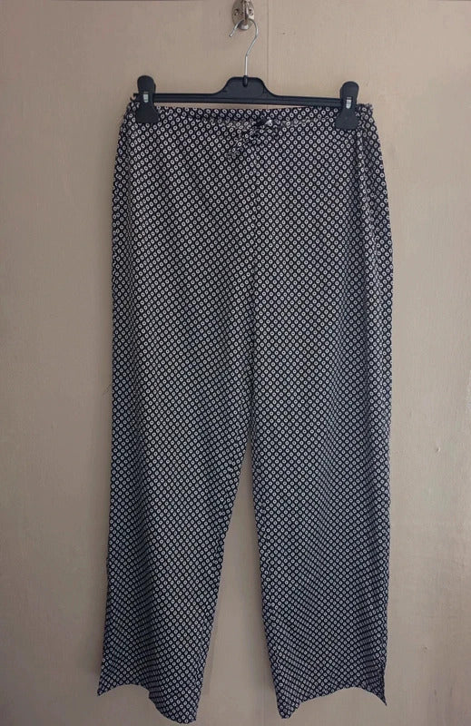 Closer by Evie Black & White Floral Patterned Flared Trousers Size 10-12
