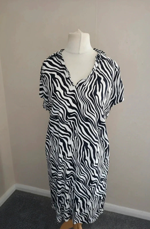 George Women's Black & White Zebra Print Knee-Length Shift Dress Size 12