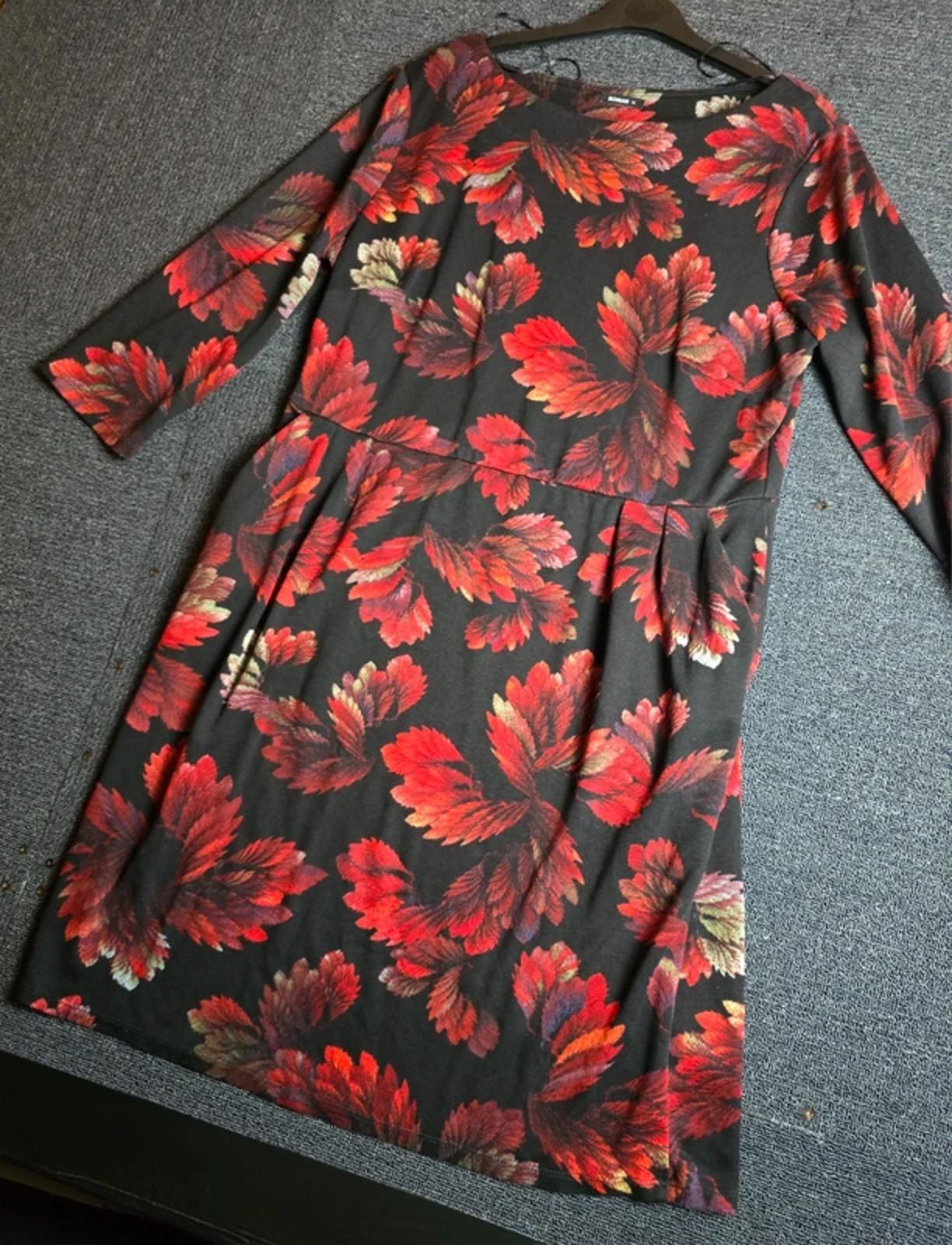 Roman Dress Red & Black Size 18 Floral Midi Pockets