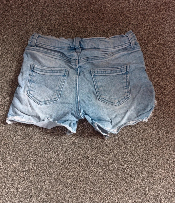 Primark Girls Light Wash Blue Denim Shorts Raw Hem Mid Rise Age 6-7 Years