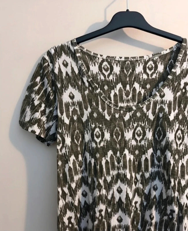 Nutmeg Khaki Green & White Abstract Geometric Print V Neck T-Shirt Size 8 Casual Top