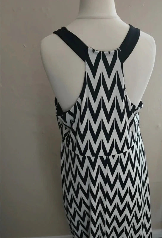 Simply Be White & Black Zigzag Maxi Dress Sleeveless Bodycon Stretch Size 16