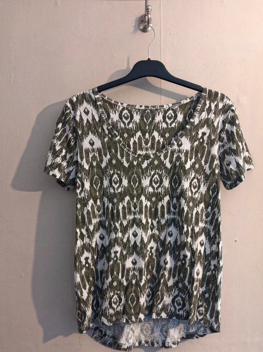 Nutmeg Khaki Green & White Patterned Relaxed Fit V-Neck T-Shirt Size 8