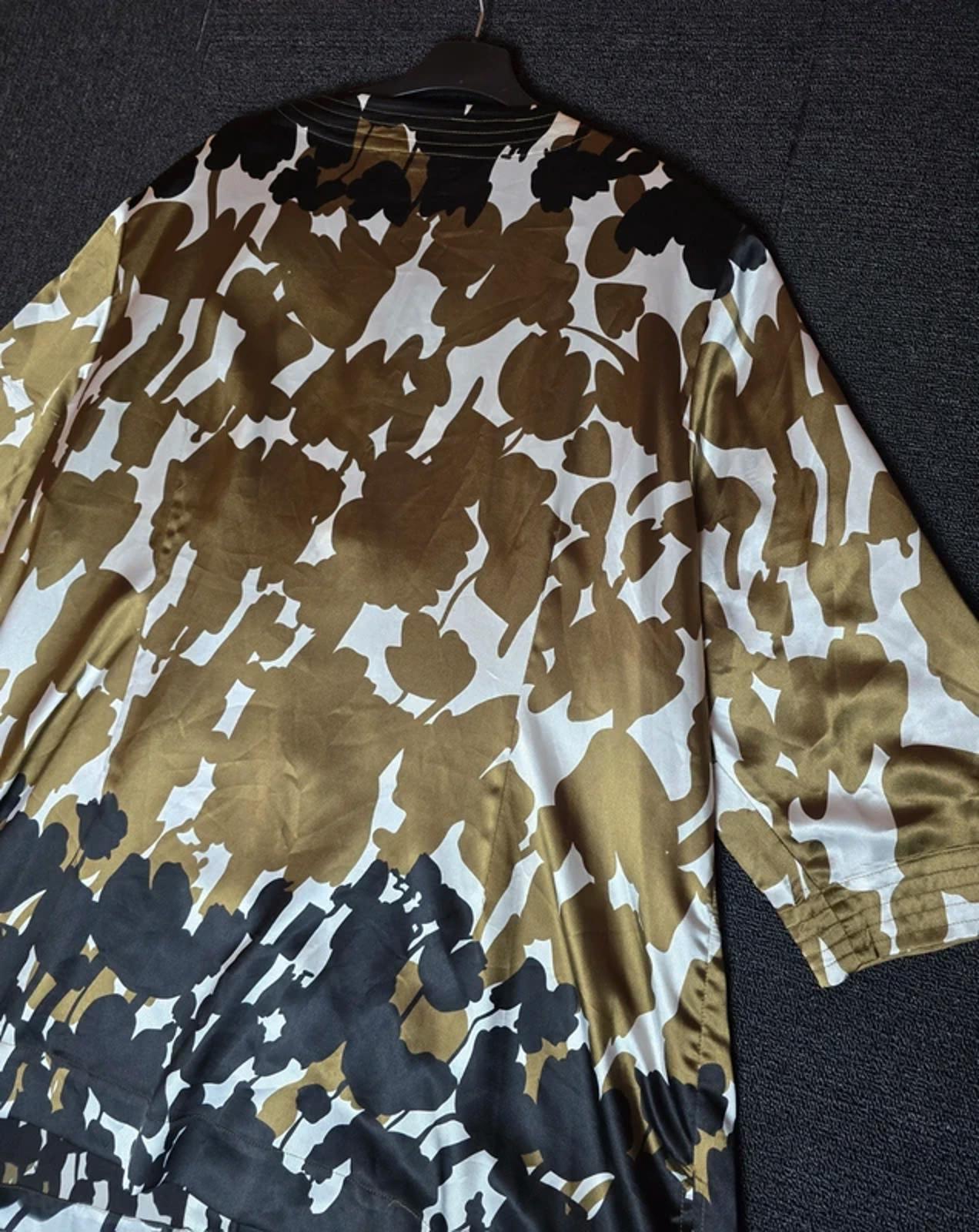 Elvi Tunic Top Khaki Black & White Size 26 Floral Button Up Spring