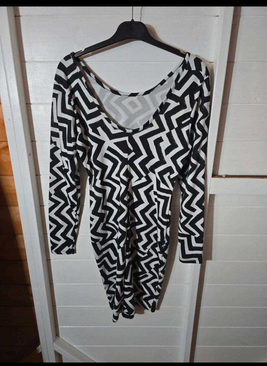 H&M black & white patterned long sleeved dress size small