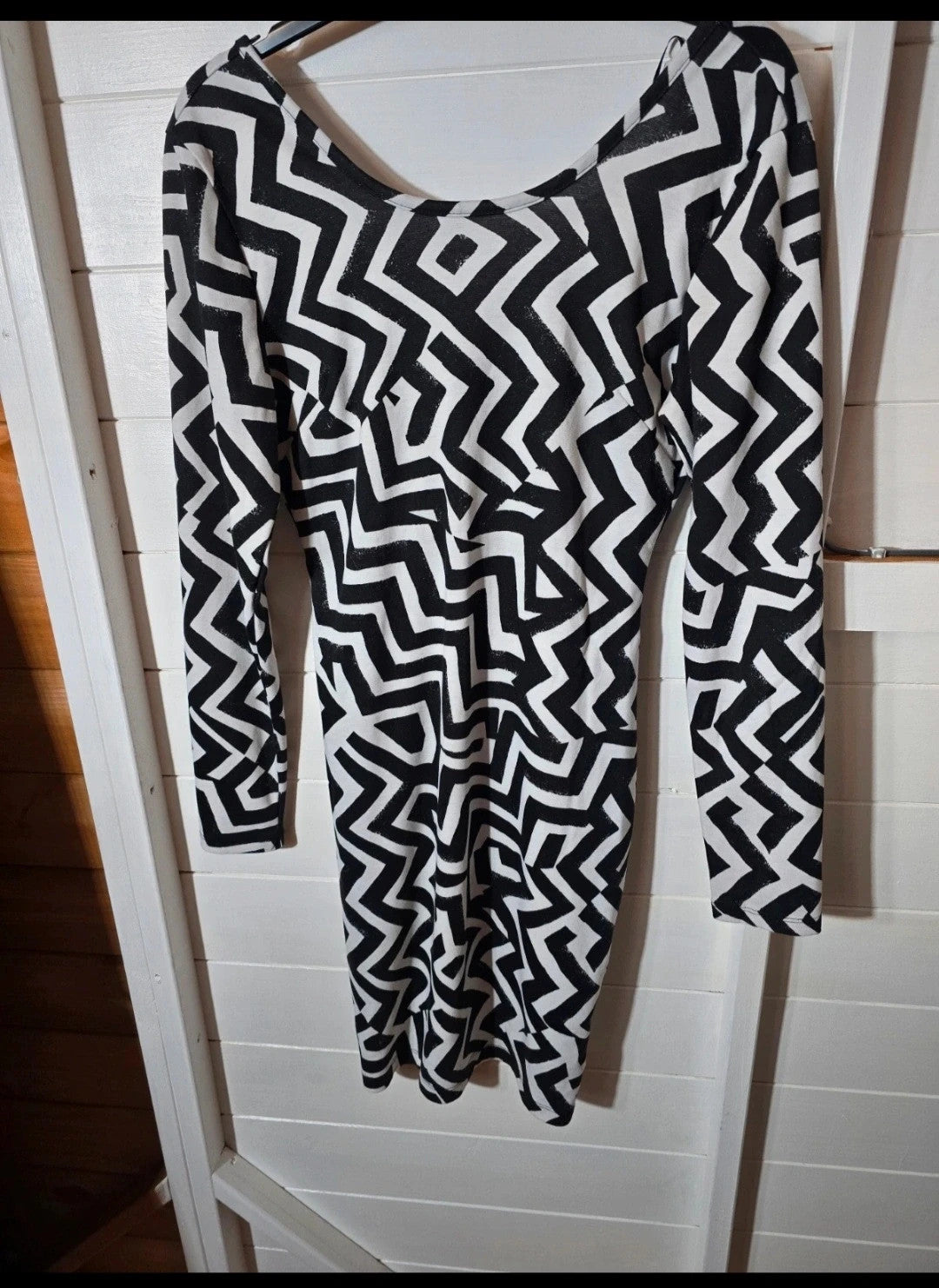 H&M black & white patterned long sleeved dress size small