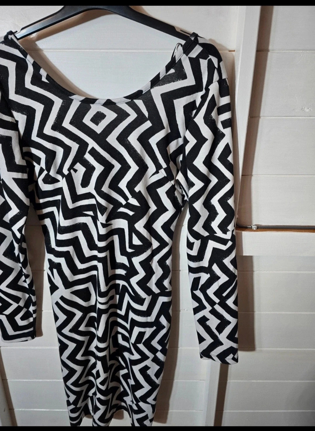 H&M black & white patterned long sleeved dress size small