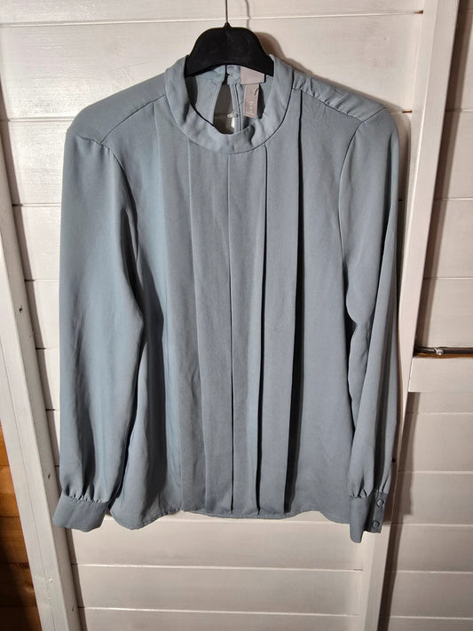 H&M blue pleated long sleeved blouse size Med