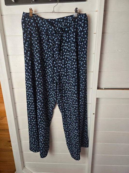 H&M blue floral flared cropped lightweight trousers size 12