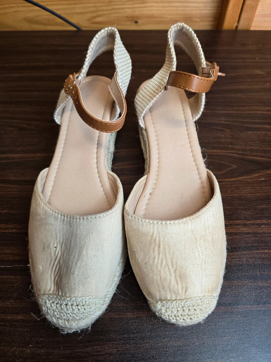 Straw wedge closed toe cream sandals size 6.5