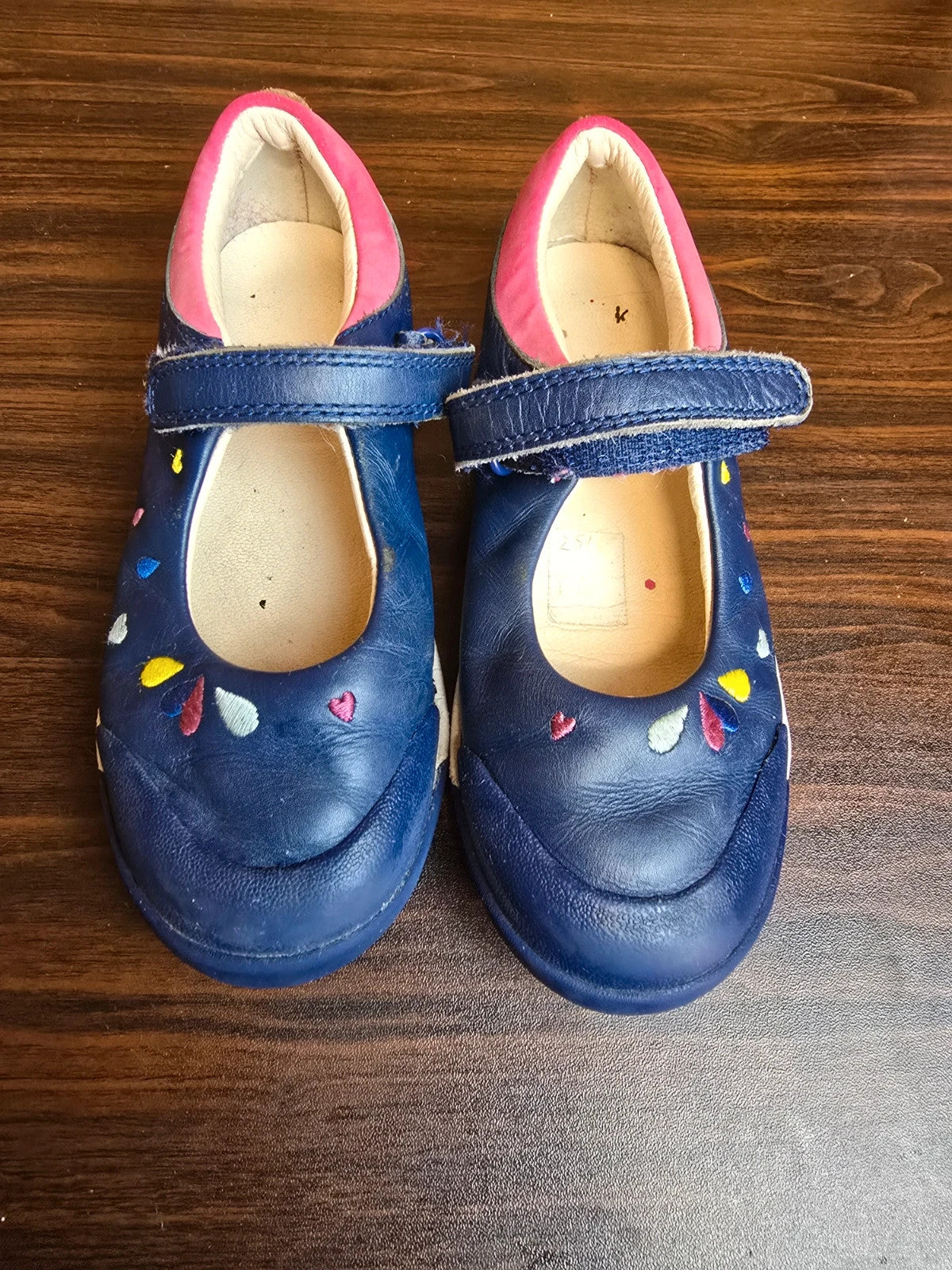 Preloved Girls Clarks navy Velcro shoes size 11.5F