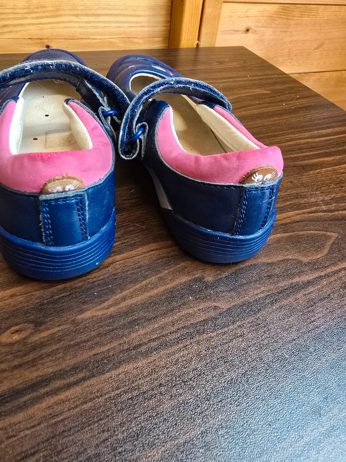 Girls Clarks navy Velcro shoes size 11.5 F