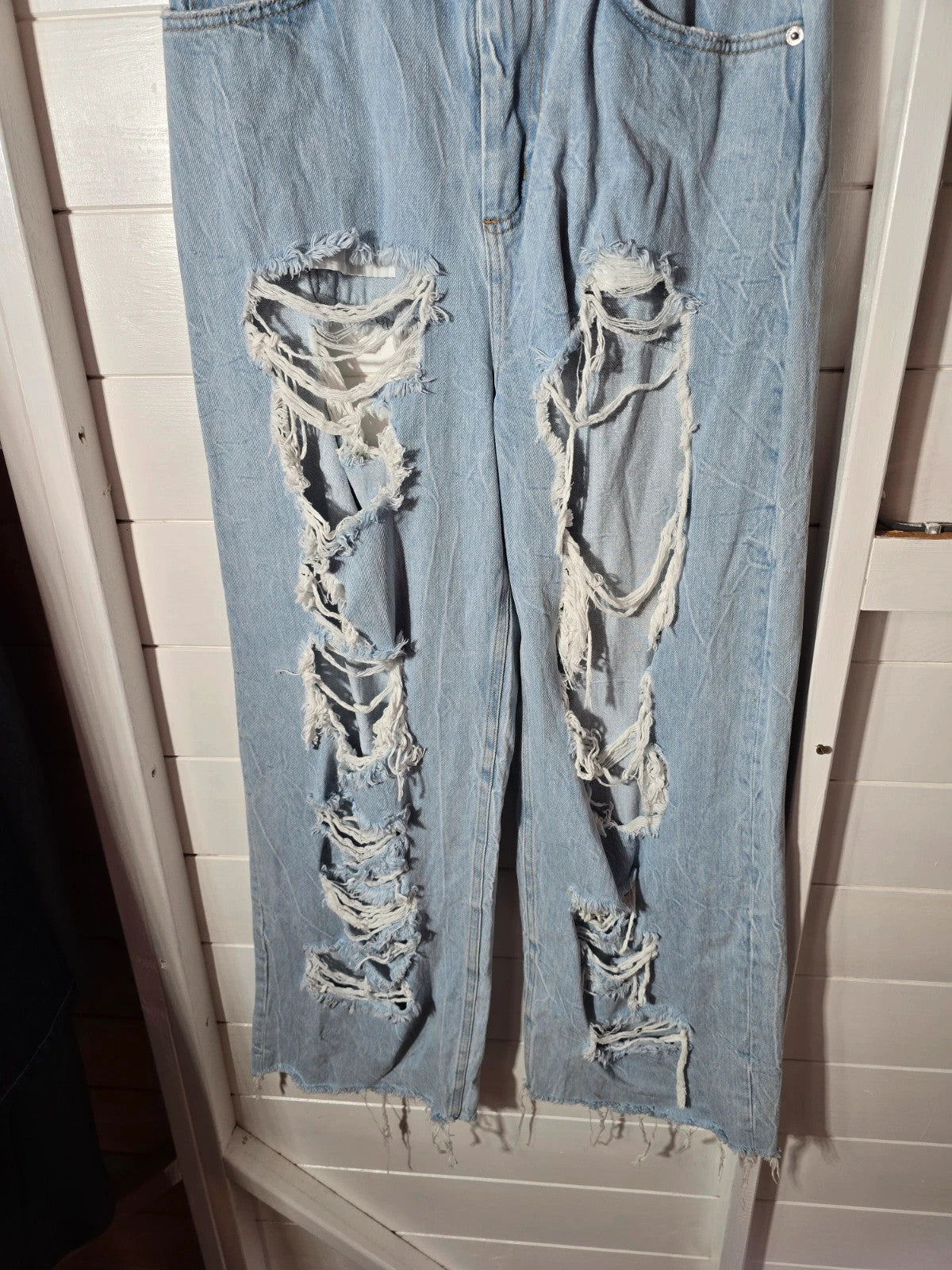 Ladie's Asos Denim light blue ripped distressed flared jeans 28" size 6/8