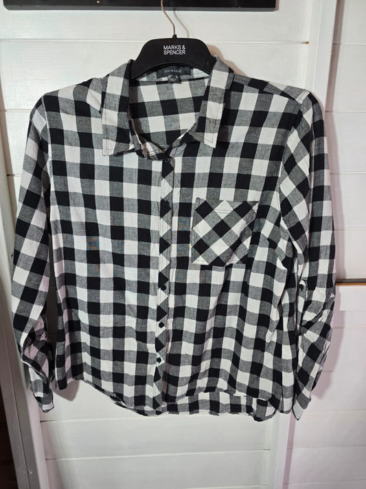 Primark black & white checked long sleeved shirt size 18