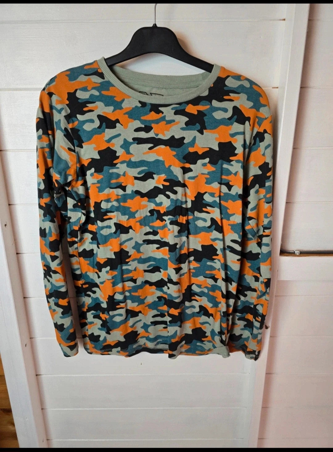 Matalan boys khaki green & orange long sleeved t-shirt age 13years