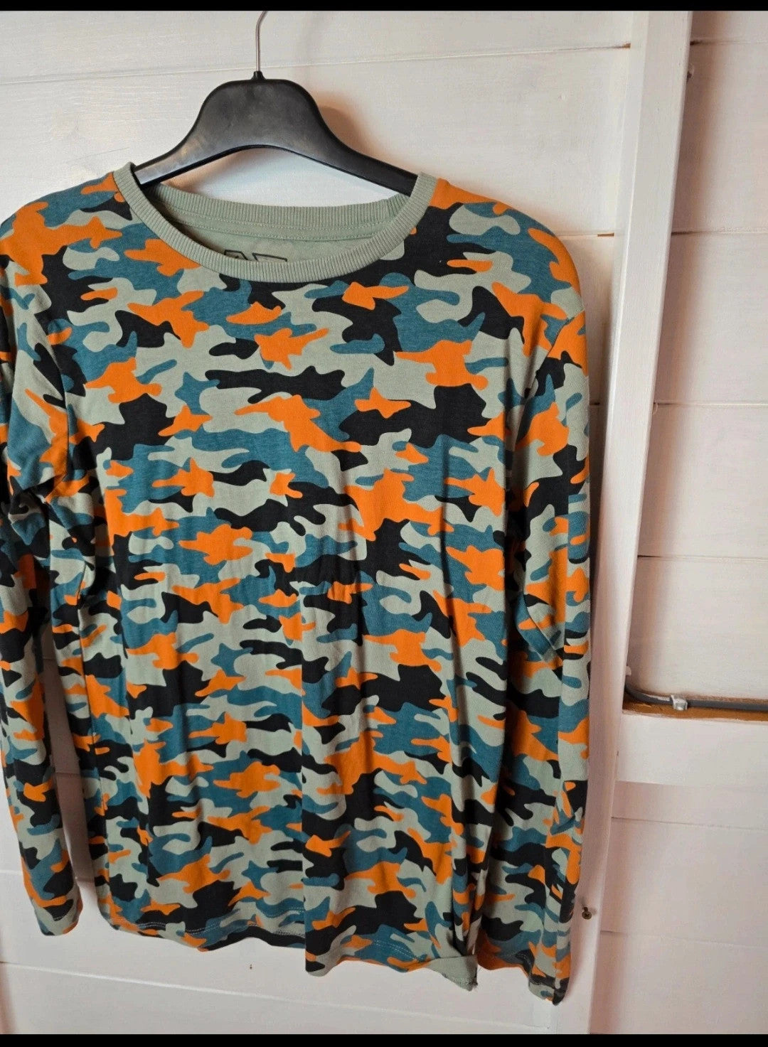 Matalan boys khaki green & orange long sleeved t-shirt age 13years