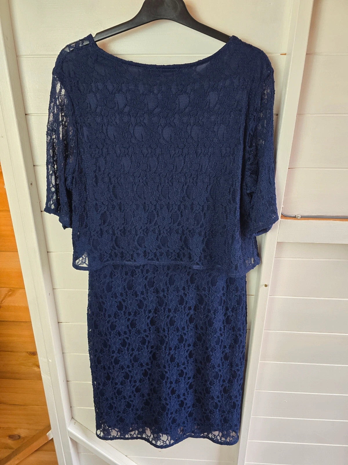 Very navy lace layered short sleeved midi dress size 18