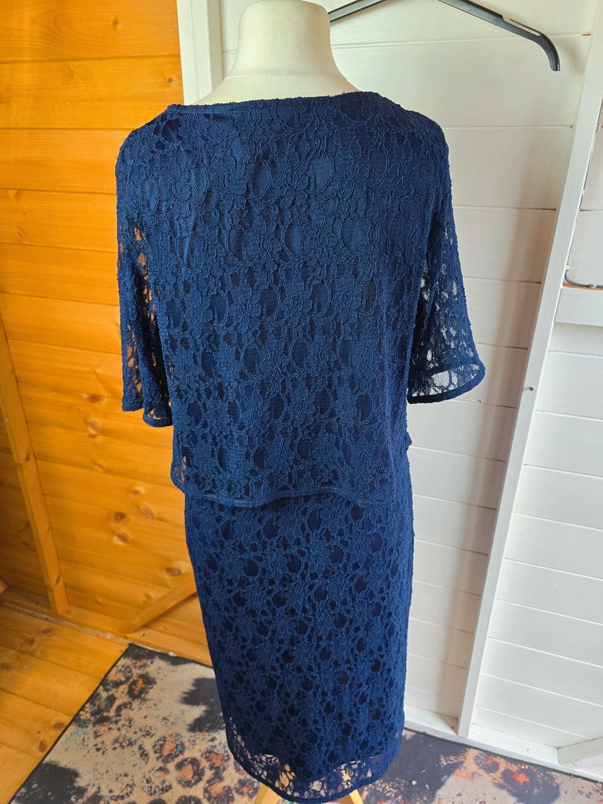 Very navy lace layered short sleeved midi dress size 18