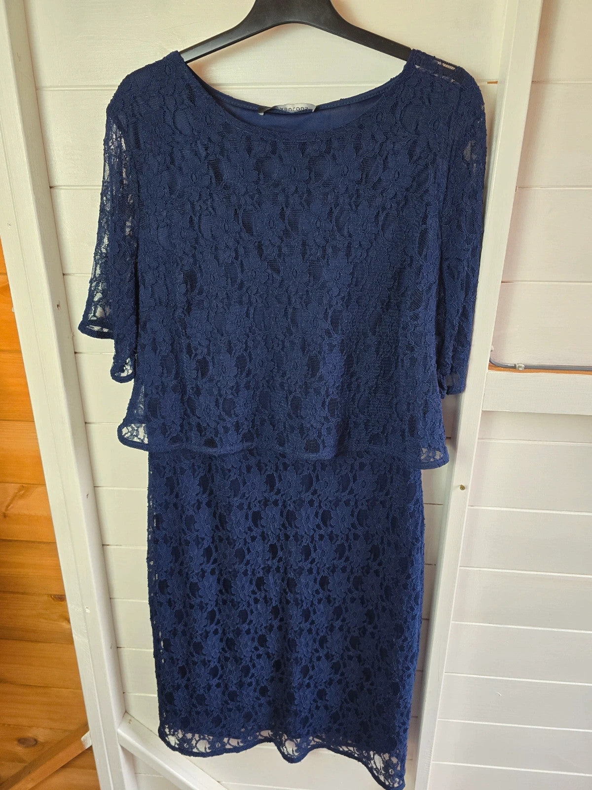 Very navy lace layered short sleeved midi dress size 18