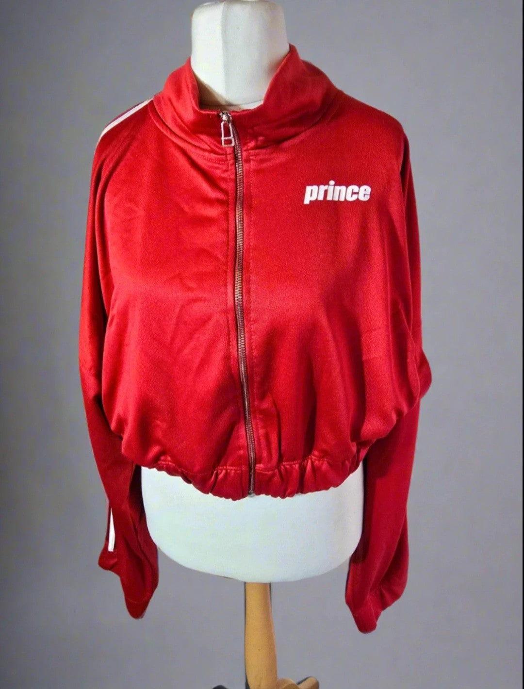 Ladie's Prince Sports red & white cropped long sleeved jumper size 22