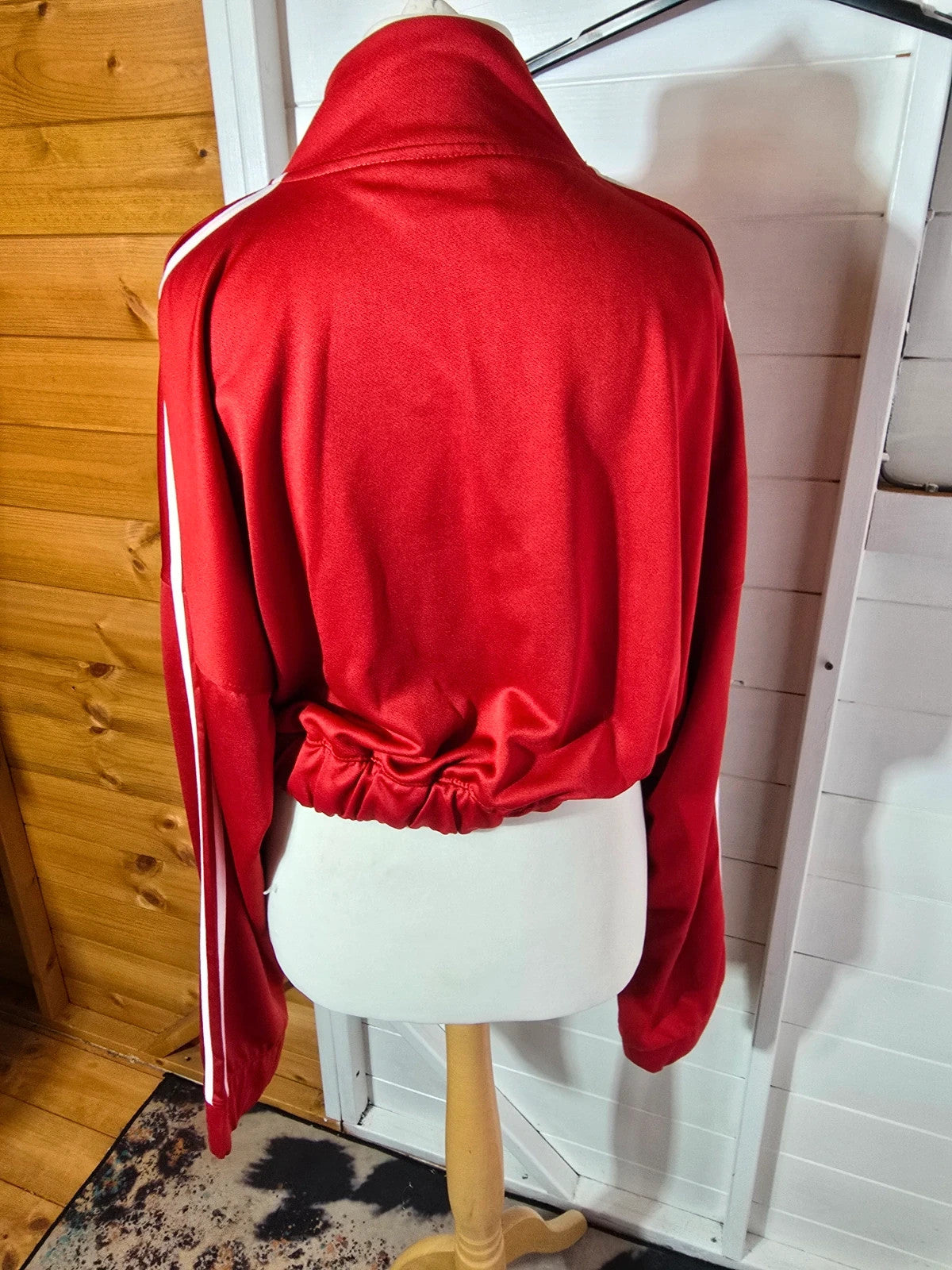 Ladie's Prince Sports red & white cropped long sleeved jumper size 22