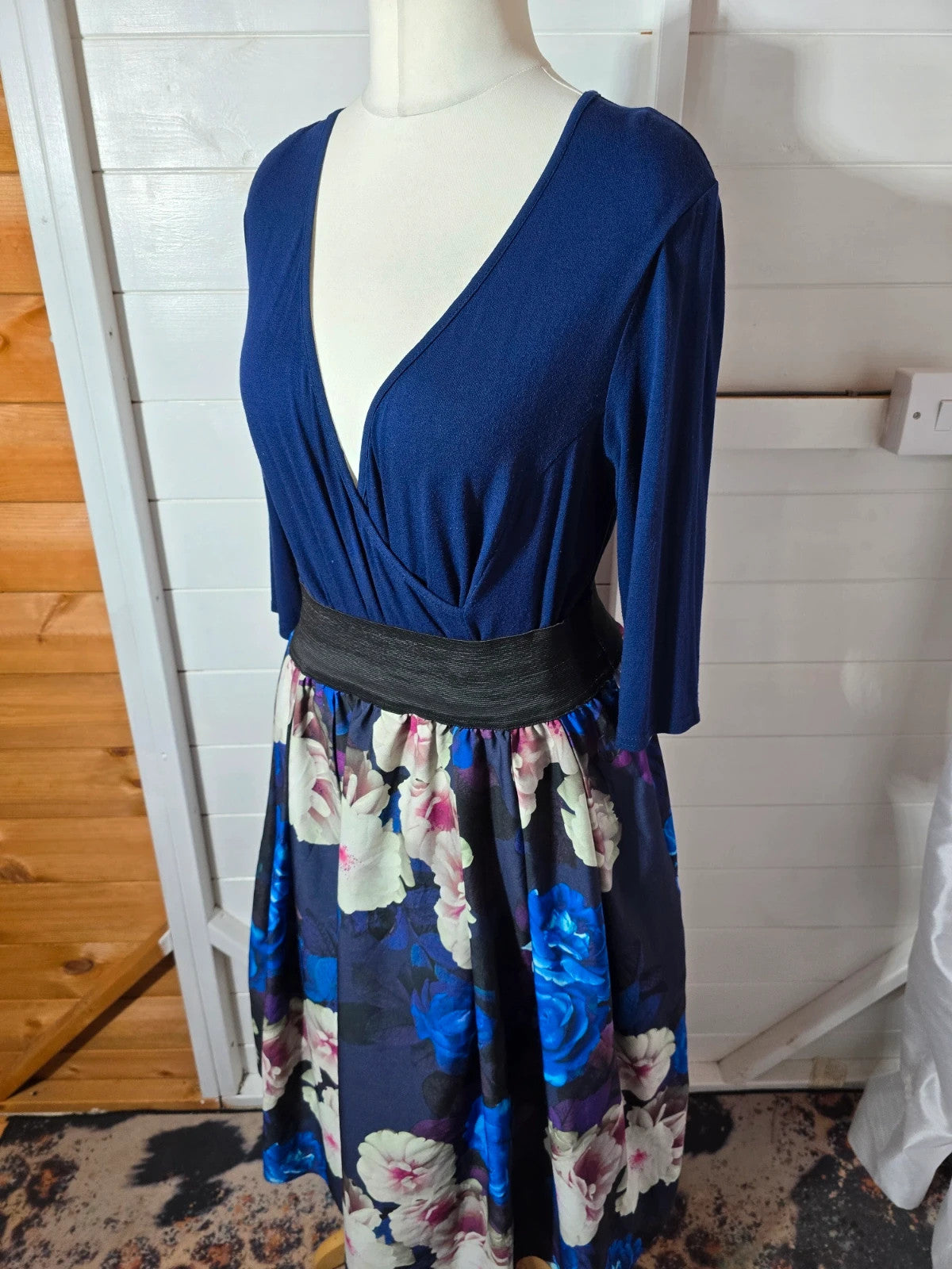 Scarlett & Jo navy 3/4 length sleeve midi floral dress size 16