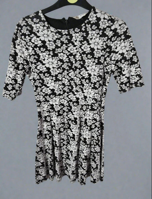 Miss Selfridge black & white floral flared dress size 8