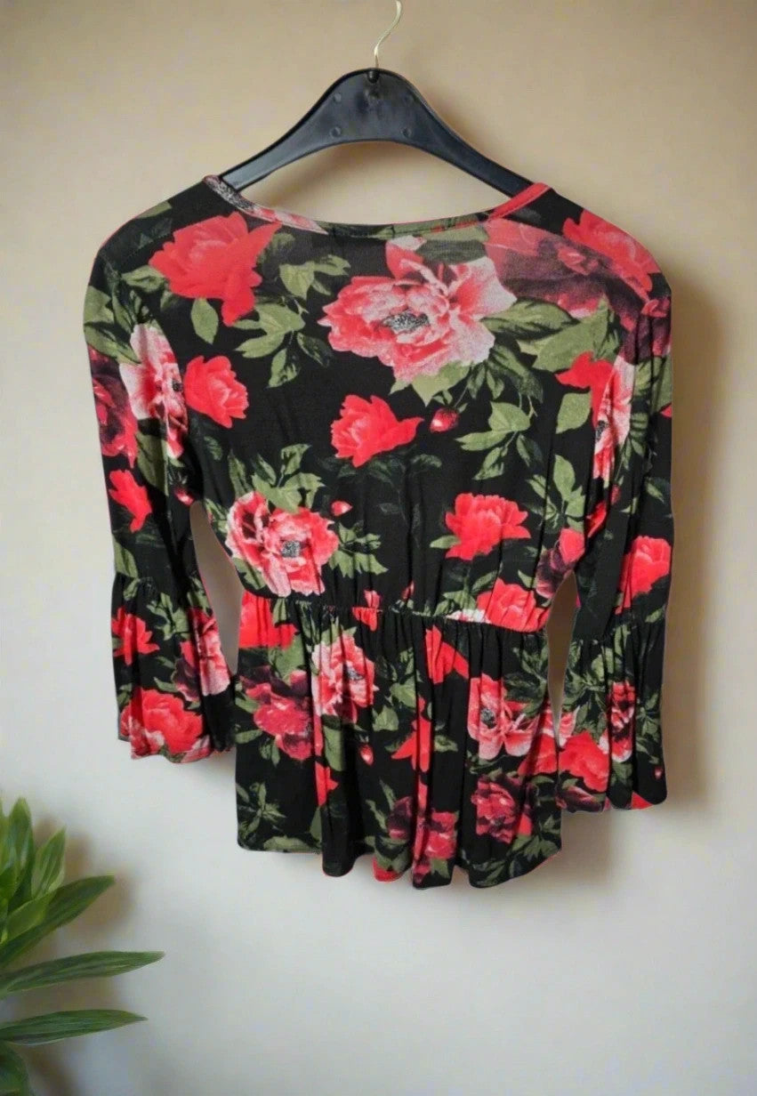 Boohoo black & red floral flared 3/4 sleeve top size 8 New