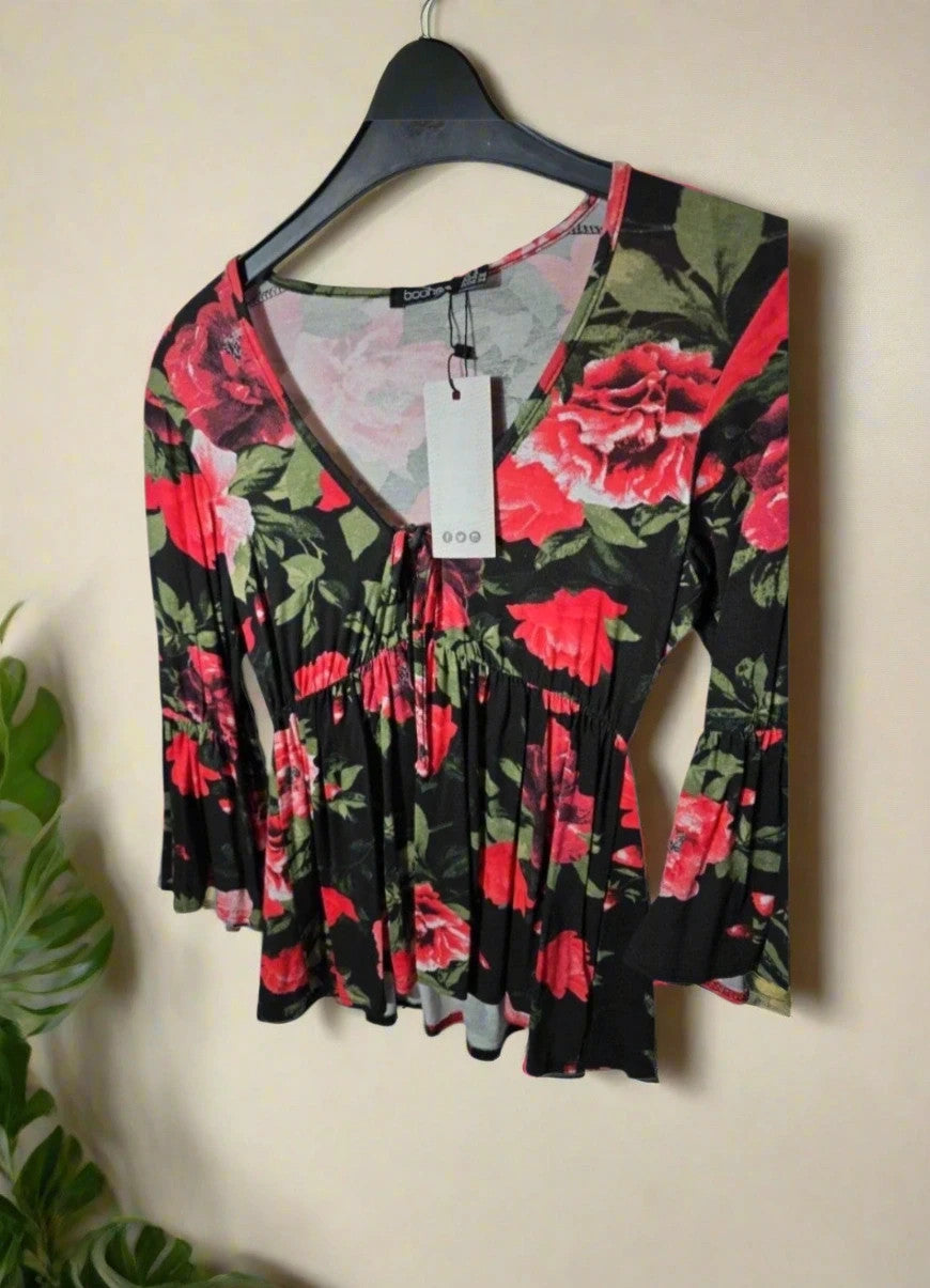 Boohoo black & red floral flared 3/4 sleeve top size 8 New