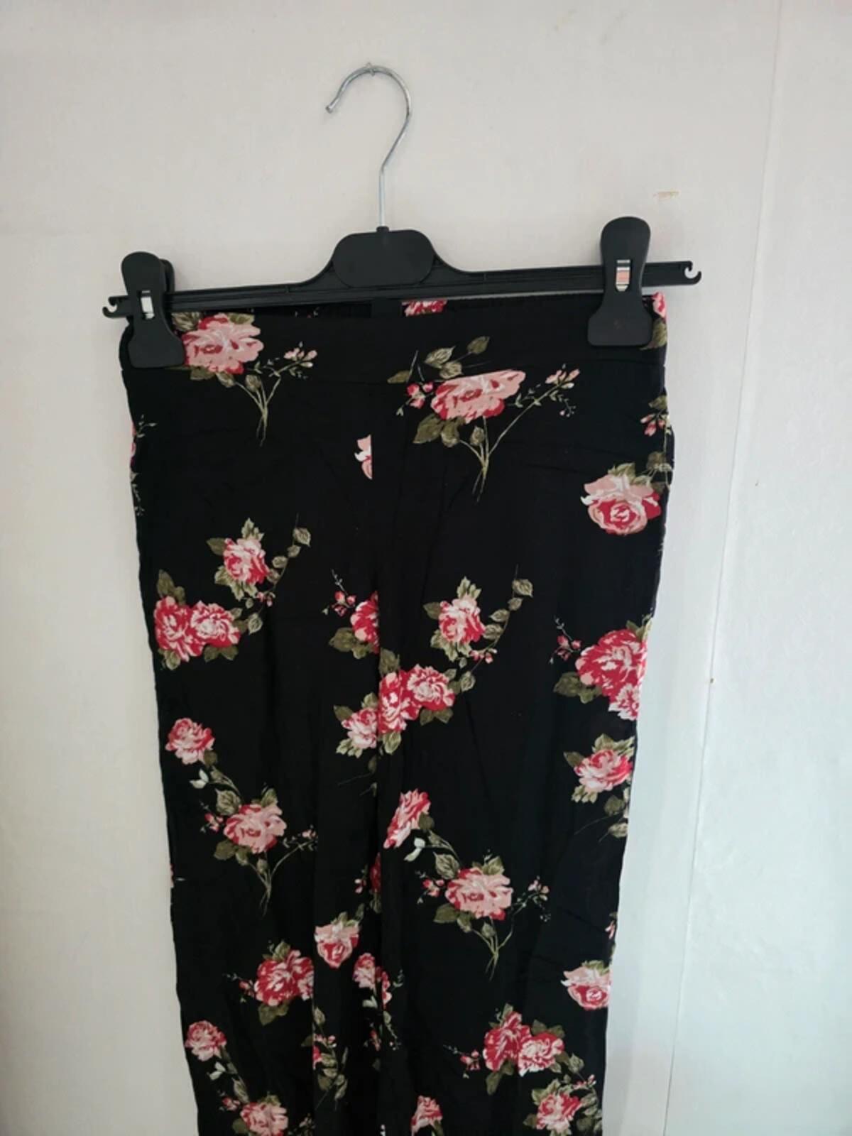 New Look Girls Black & Red Floral Lightweight Flared Trousers Size Age 9 Years