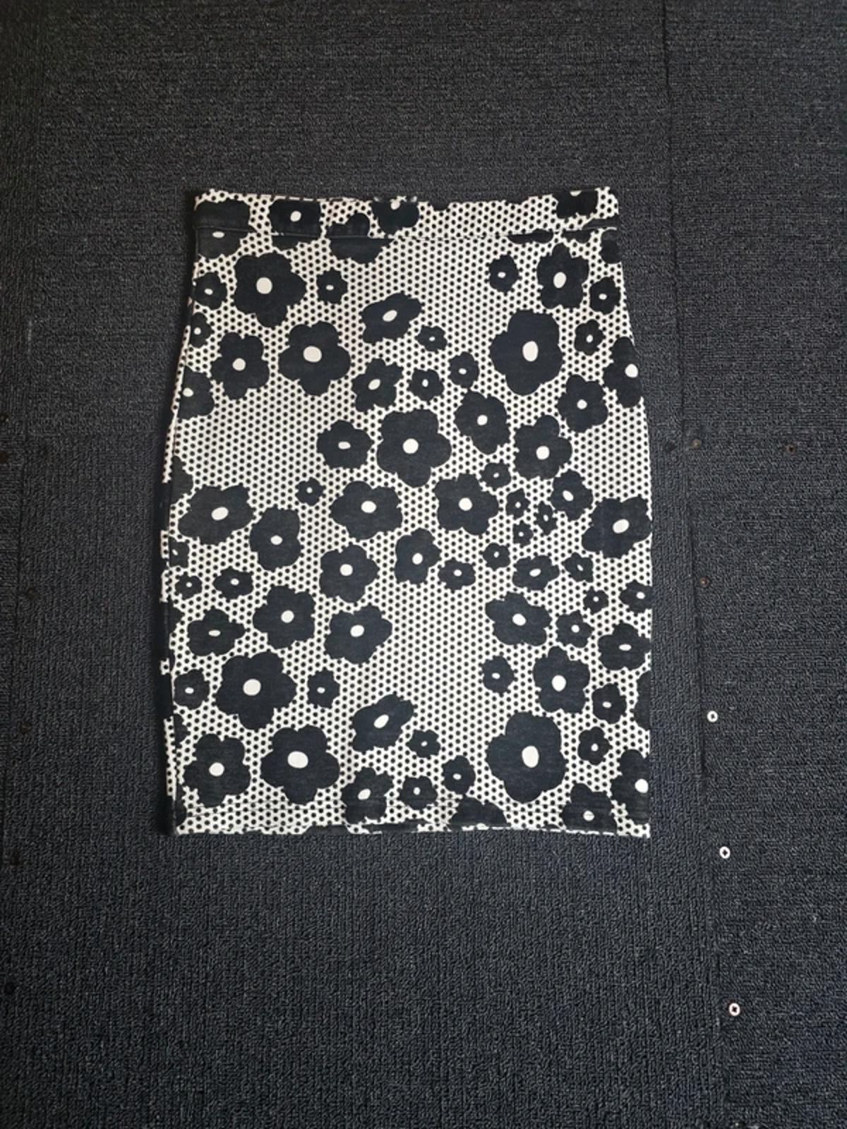 Topshop Mini Skirt Black White Size 8 Bodycon Velvet Floral Party Casual