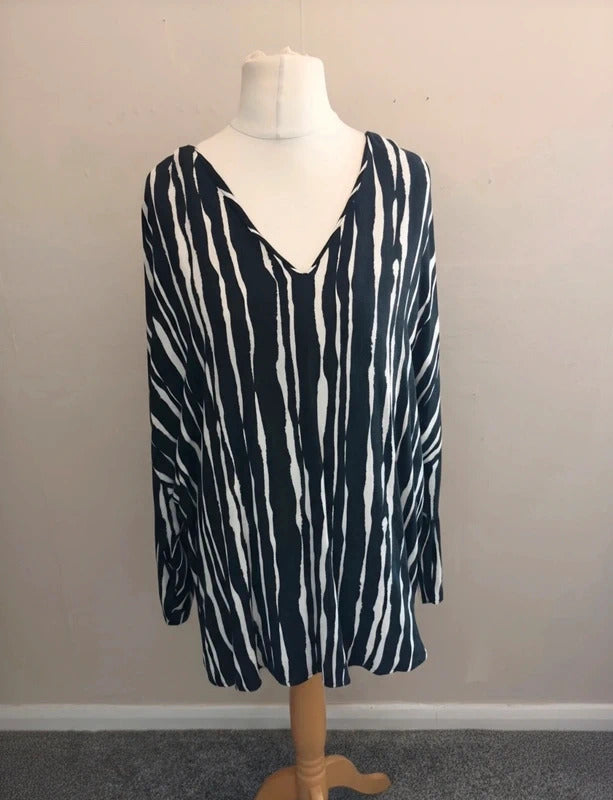 F&F Black & White Oversized Blouse  Size 10  Lightweight Viscose