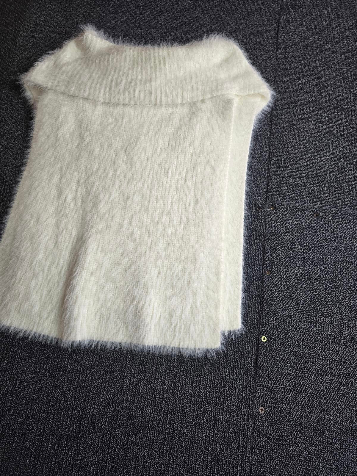 Primark White Fluffy Sleeveless Top – ¼ Zip Large Collar – One Size (Fits size 8–14)