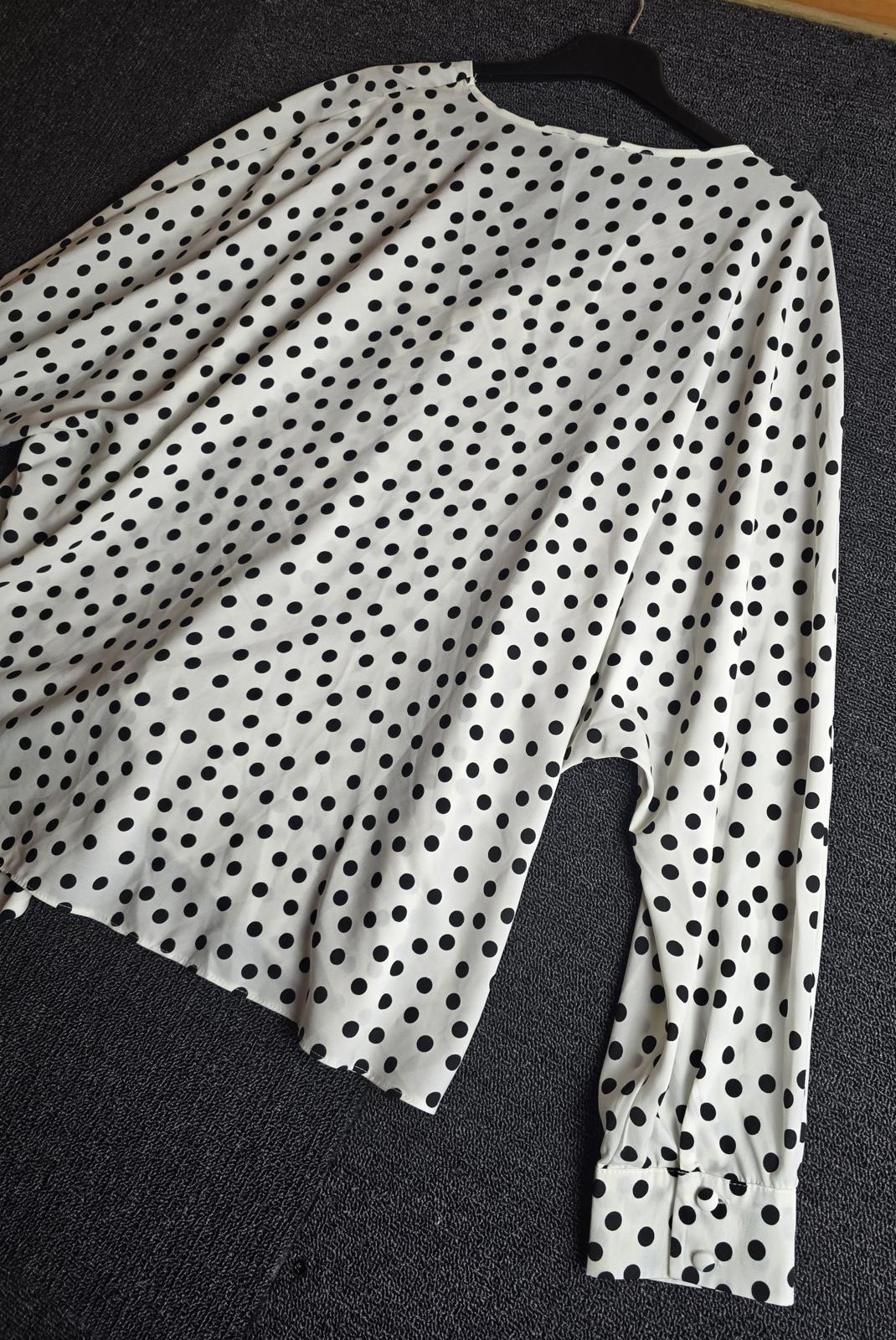 Primark Blouse White Black Polka Dot Size 18 Oversized V Neck