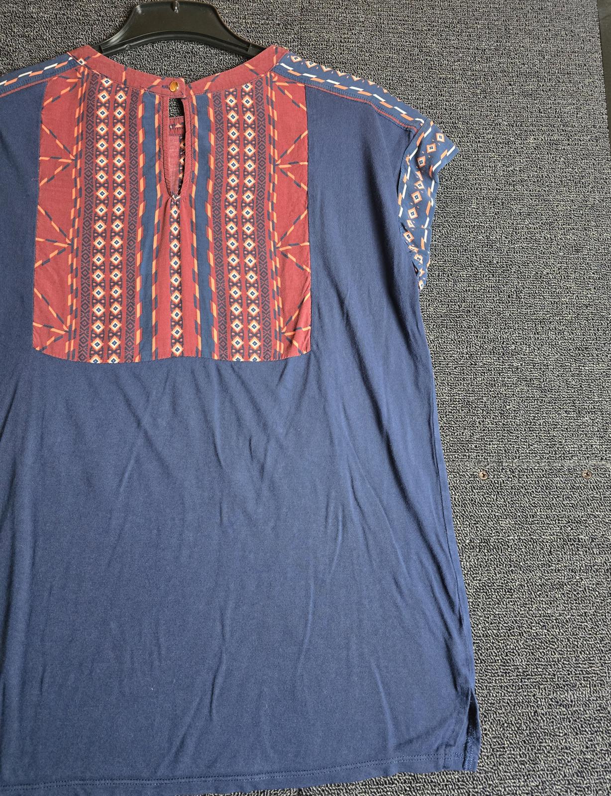 Navy & Burgundy T-shirt S Size 10/12 Short Sleeved Causal Oasis