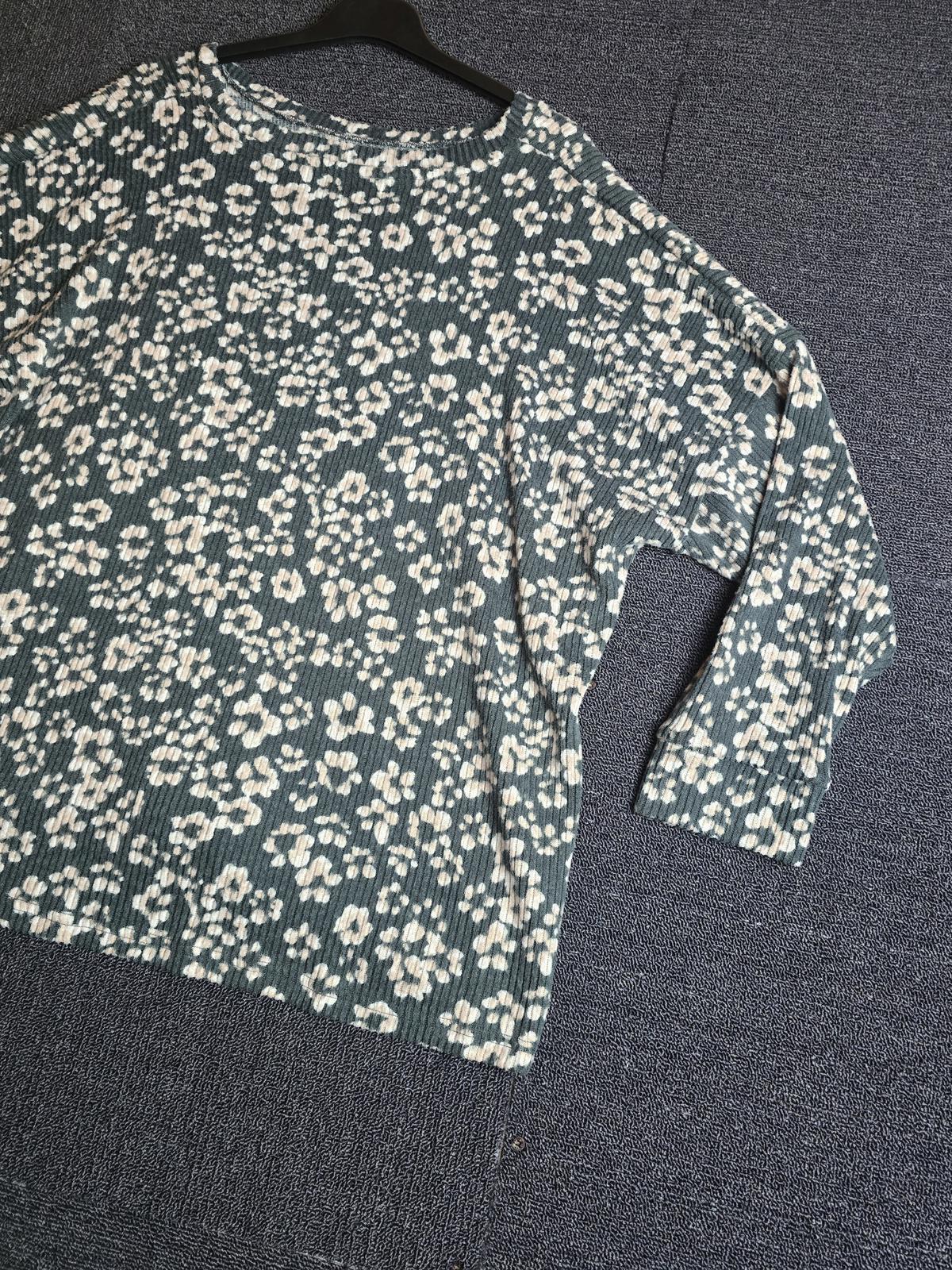 Nutmeg Green & Pale Pink Floral Ribbed Fleeced Jumper – Size 22 – Cosy & Relaxed