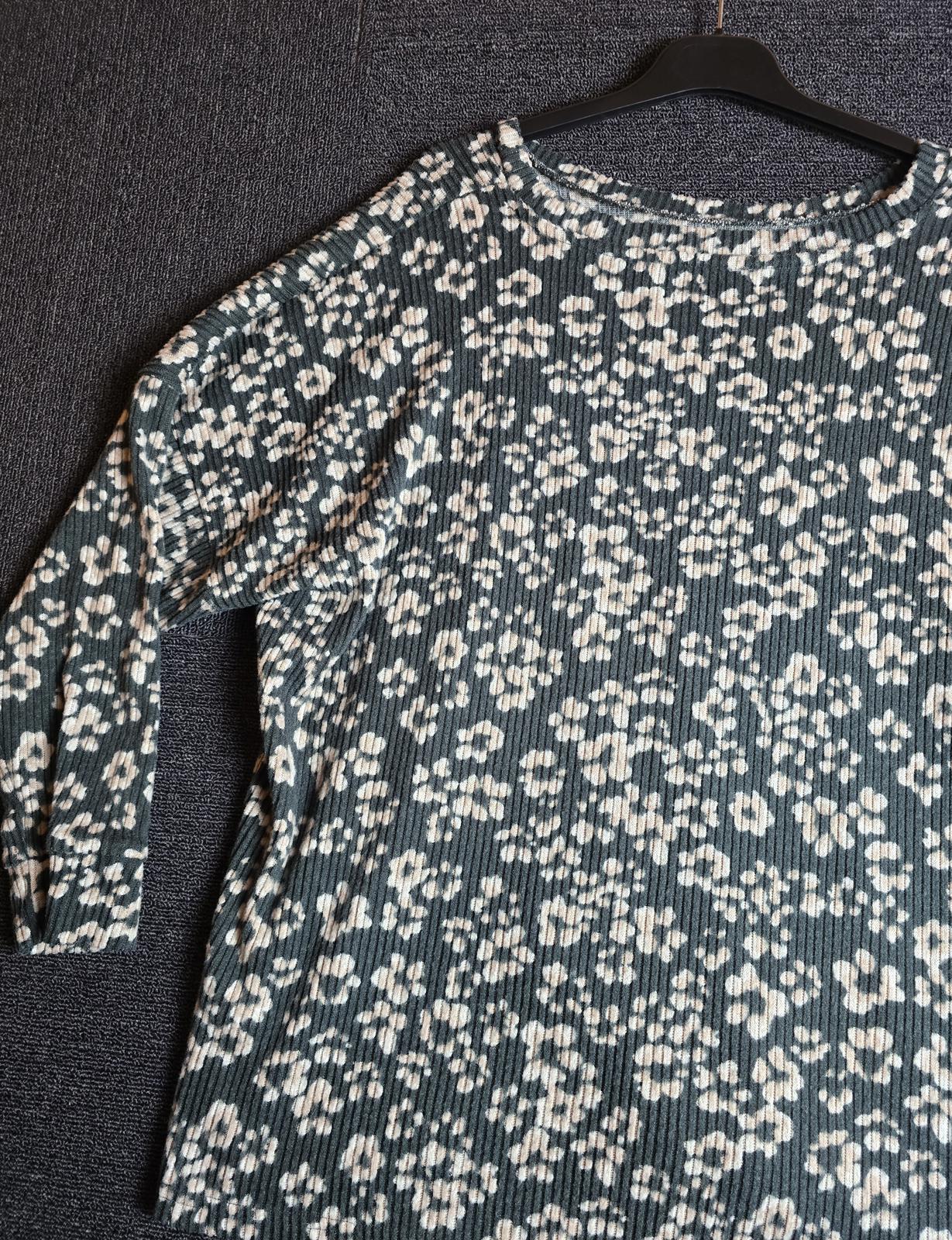 Nutmeg Green & Pale Pink Floral Ribbed Fleeced Jumper – Size 22 – Cosy & Relaxed